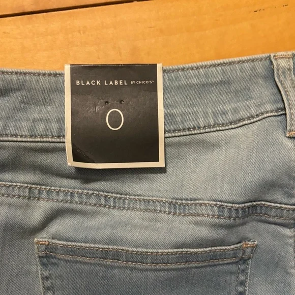 Black Label by Chicos Flared Jeans Womens Size 4 Small Blue New with tag - Picture 6 of 7